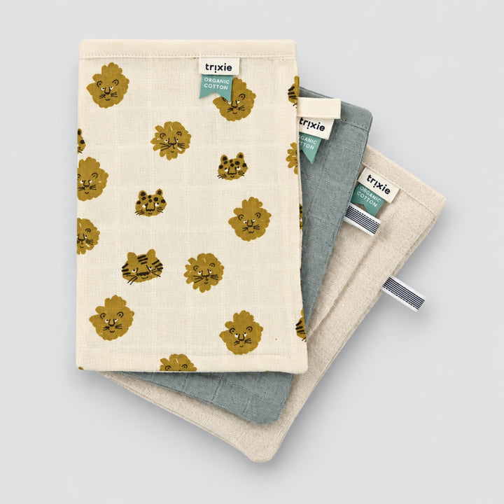 Set of Trixie organic cotton muslin cloths with lion print and neutral colours, baby gift UAE